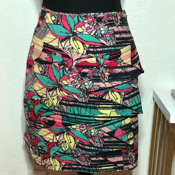 Tredy Skirt - Picture 3 of 8